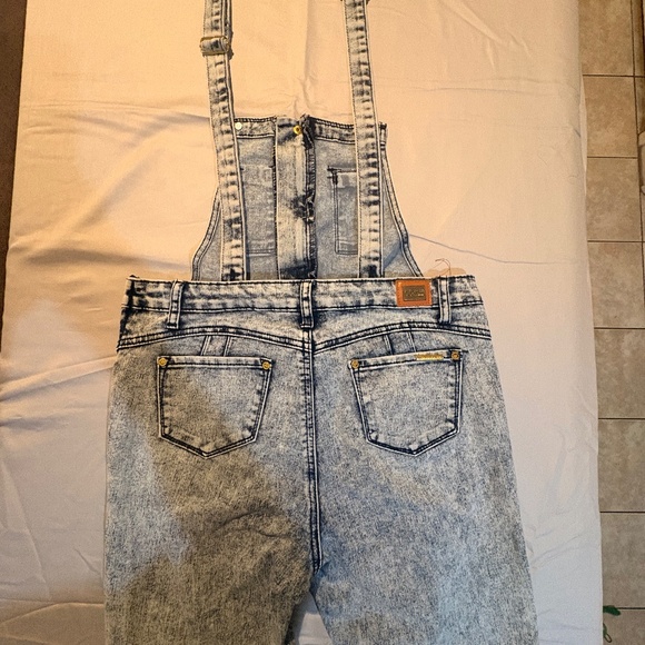 Woman’s skinny overalls - Picture 2 of 2
